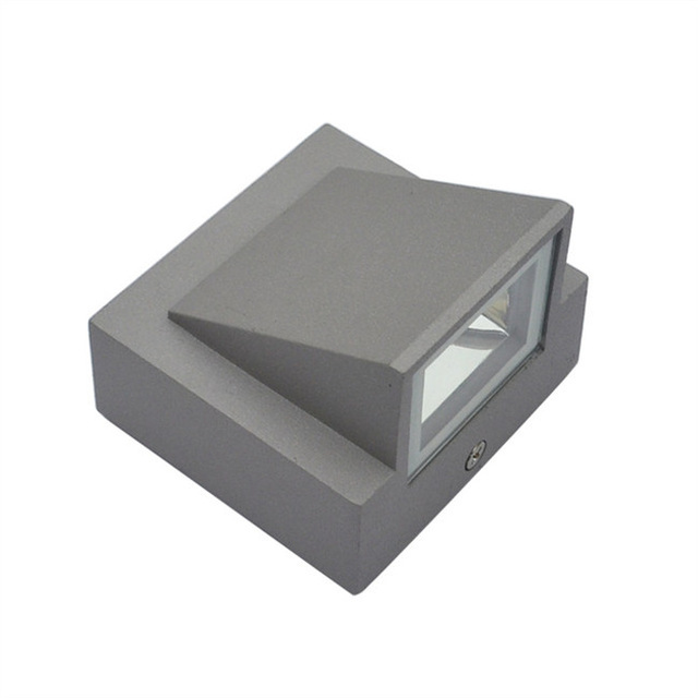 Lampa ścienna LED IP65 Zewnętr – Outdoor Lighting With Outlet recenzja i cena